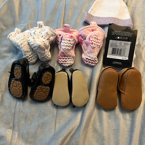 6pair baby girl size 1 crib shoes , hat converse, old navy various brands lot - Picture 6 of 6